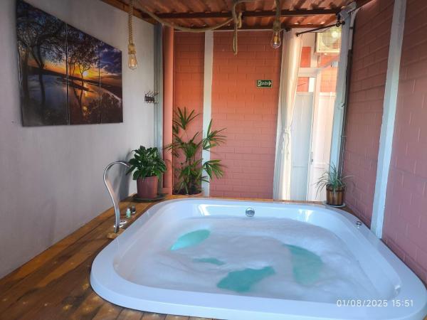 A la foto es mostra l'objecte CASA CLIMATIZADA COM HIDROMASSAGEM PRÓXIMO BETO CARRERO E PRAIAS - Casa 2 DuMar Hospedagem situat a la ciutat de Penha.