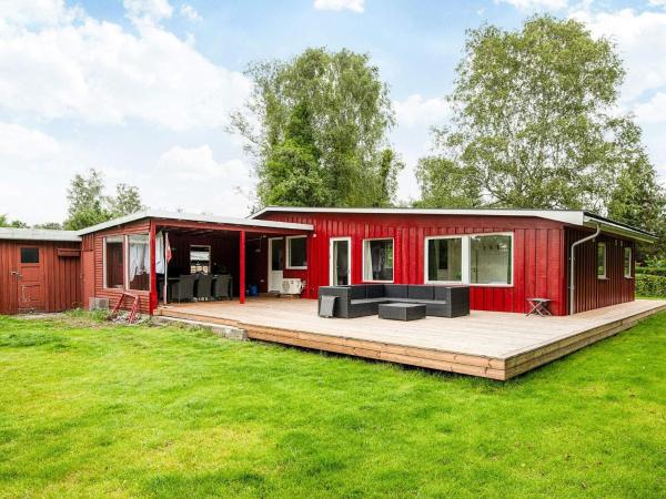 A la foto es mostra l'objecte 6 person holiday home in Ebeltoft situat a la ciutat de Ebeltoft.