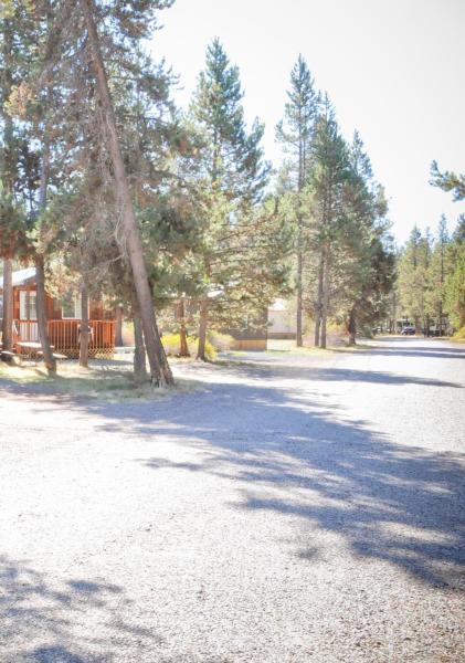 På billedet ses objektet Bend-Sunriver Camping Resort Two-Bedroom Cabin 5 beliggende i byen Sunriver.