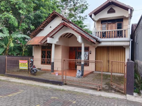 写真にはMendut市にあるAL Homestayが写っています。