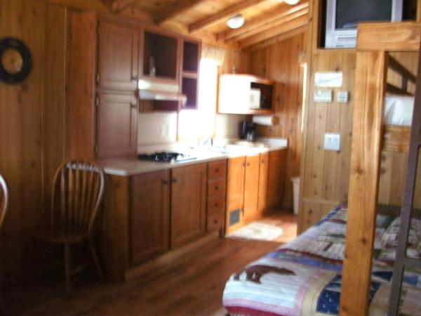 På billedet ses objektet Bend-Sunriver Camping Resort Studio Cabin 6 beliggende i byen Sunriver.