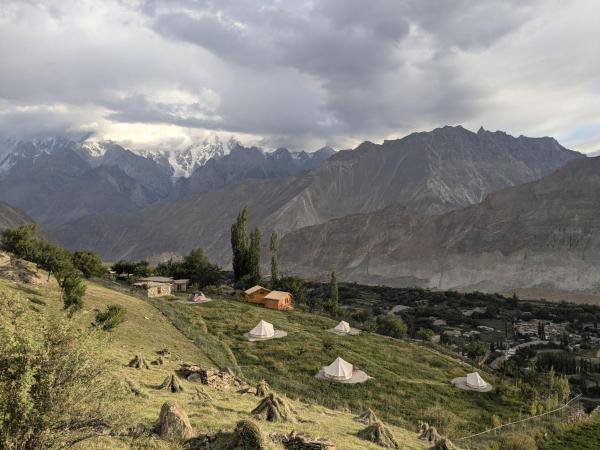 Na foto é possível ver o objeto Destination Lodges Camp Leo Hoppar Valley localizado na cidade de Gilgit.