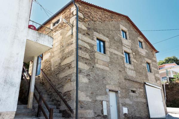 Na fotografii je vidět objekt Casa da Ladeira nacházející se ve městě Videmonte.