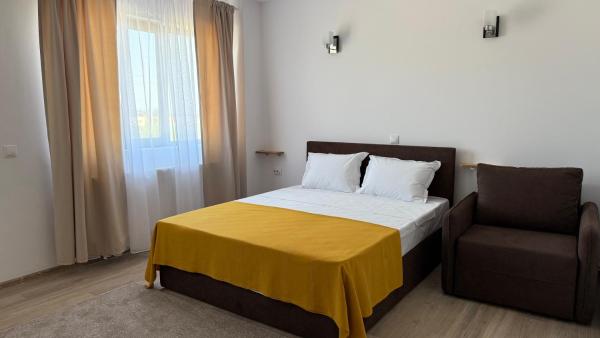 A la foto es mostra l'objecte Popasul Moldovencei situat a la ciutat de Tomeşti.