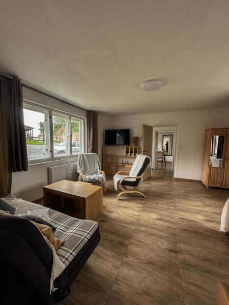 Na fotografii je vidět objekt Apartmán Lnáře nacházející se ve městě Lnáře.