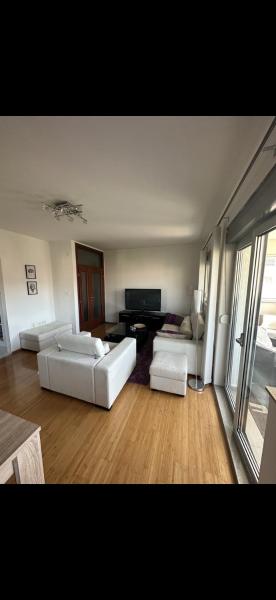 A la foto es mostra l'objecte Apartment Milky situat a la ciutat de Mostar.