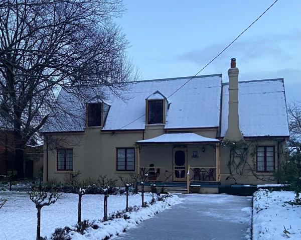 På billedet ses objektet Grandmas House beliggende i byen Upper Blessington.