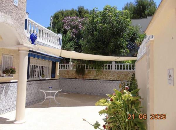 A la foto es mostra l'objecte HOLIDAY CHALET BENIDORM situat a la ciutat de Benidorm.