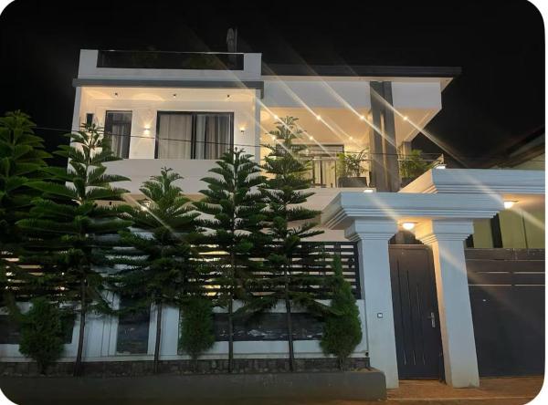照片显示了位于Kanzenze市的Kigali Luxury Home物件。