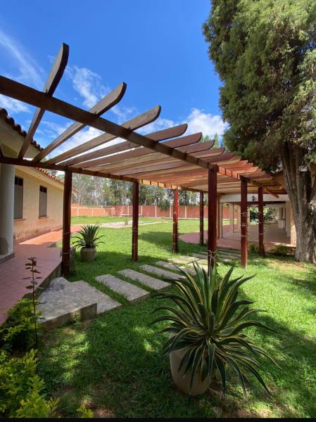 A la foto es mostra l'objecte Casa María Bonita situat a la ciutat de San Luis.