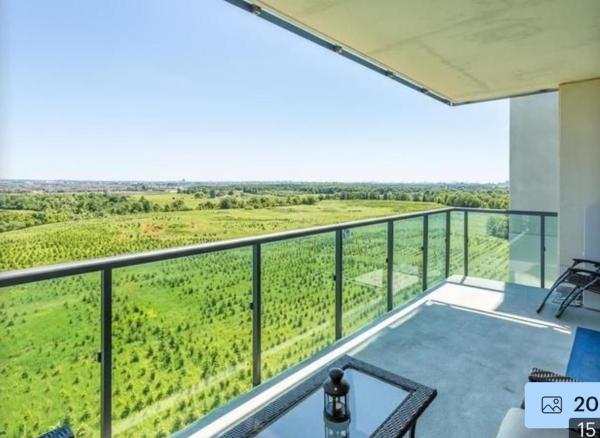 På billedet ses objektet Aseesniwas beliggende i byen Brampton.