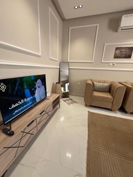 Nella foto è visibile l'oggetto شقة أنيقة في الخبر غرفتين نوم وصالة حي الحمراء بيتك الثاني situato nella città di Al Khobar.