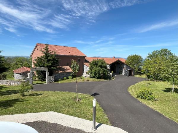 På bilden syns objektet Charmante maison d'hôtes avec salle de sport et repas maison - FR-1-582-507 som ligger i staden Lunague.
