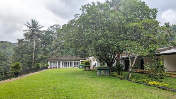 Auf dem Foto ist das Objekt Heritage Kithulgala Rest House - Historic Home to a Bird Sanctuary in der Stadt Kitulgala zu sehen.