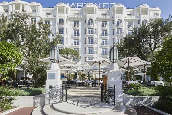 Na fotografii je vidět objekt Hôtel Martinez, in The Unbound Collection by Hyatt nacházející se ve městě Cannes.