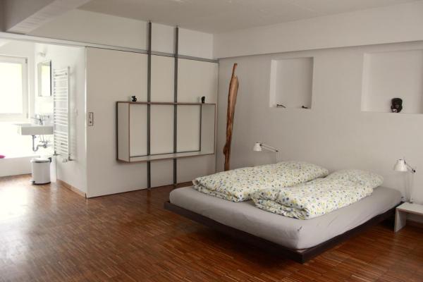 Habitación Doble con baño privado — 18 m² - Basel Backpack