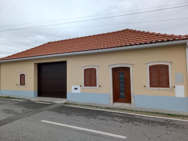 Na zdjęciu widoczny jest obiekt Casa do Avô Carriço położony w mieście Tocha.