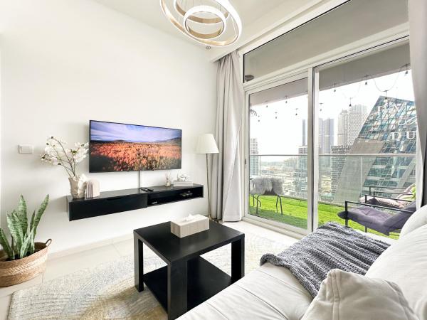 A la foto es mostra l'objecte Trophy - Springs Suite with Cozy Balcony Garden situat a la ciutat de Dubai.