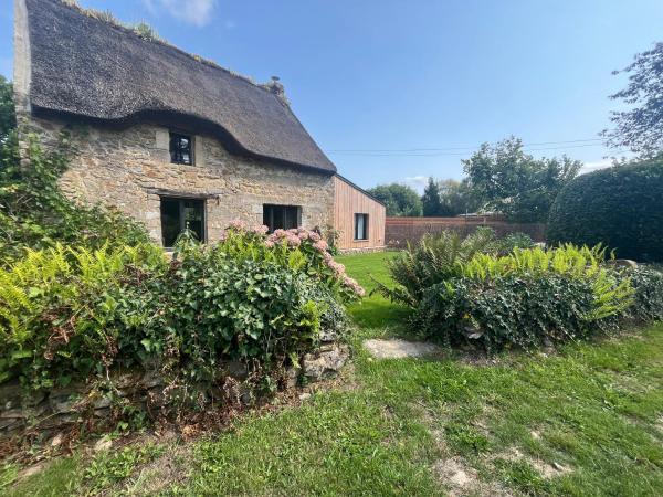 A la foto es mostra l'objecte la chaumière de keroyal situat a la ciutat de Plougoumelen.