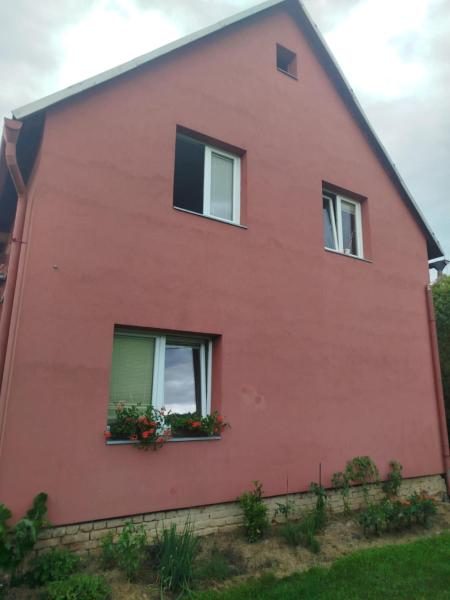 På billedet ses objektet Apartmán Na Myslivecké beliggende i byen Zlaté Hory.