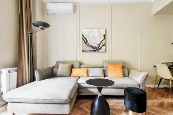 På billedet ses objektet Designer 2BD Apt Near Alexander Nevski Cathedral by Flat Mаnager beliggende i byen Sofia.
