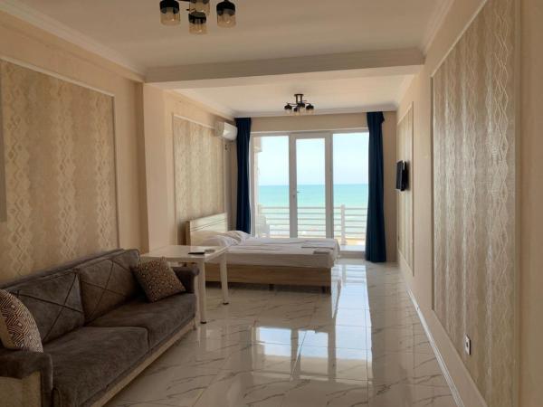 Auf dem Foto ist das Objekt Astara Terrace 3-8 in der Stadt Sım zu sehen.