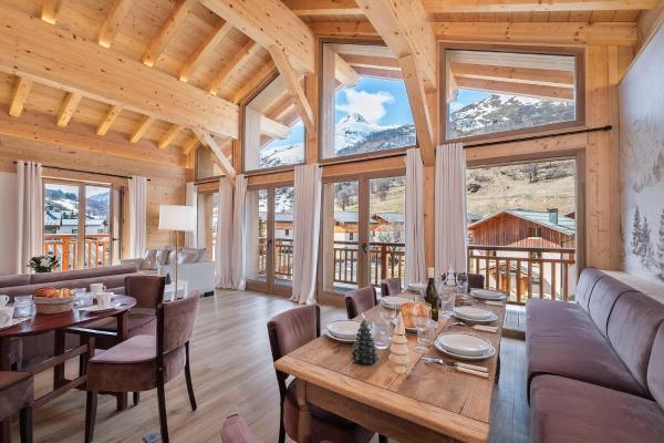 På billedet ses objektet Chalet Stella Montis - Luxe et Proximité des Pistes beliggende i byen Praranger.