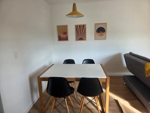 A la foto es mostra l'objecte Apartamento en Tres Cruces situat a la ciutat de Montevideo.