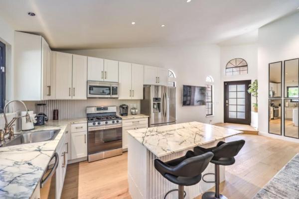Old Mill Chic Modern Bungalow in Green Valley, Las Vegas