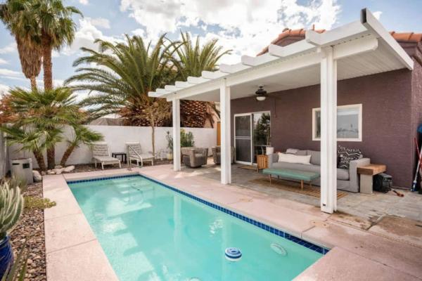 Bookbinder Designer Pool Oasis King Suite, Las Vegas