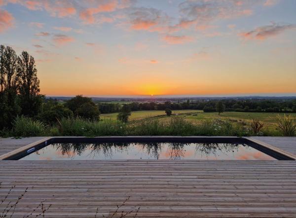 Na zdjęciu widoczny jest obiekt Maison Colline - Villa with pool and stunning view położony w mieście Dévillac.