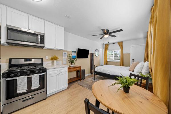 Live Like A Local - Studio With Huge Backyard - San Diego, CA