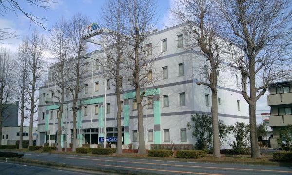 Na fotografii je vidět objekt Hotel New Takahashi Tsukuba-Ushiku IC Kouyadai nacházející se ve městě Ushiku.