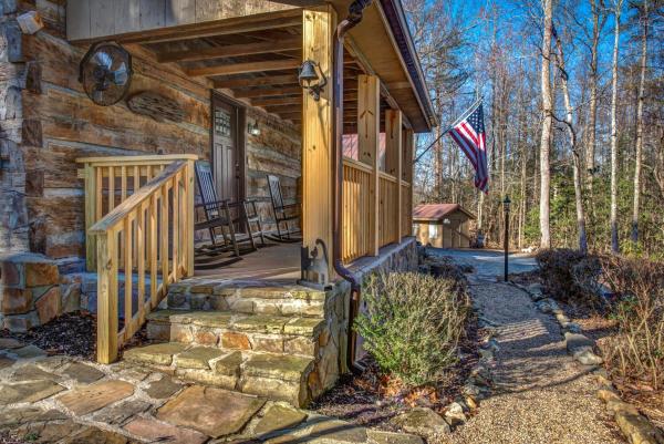 Cricket Hollow Lodge - Cosby, TN
