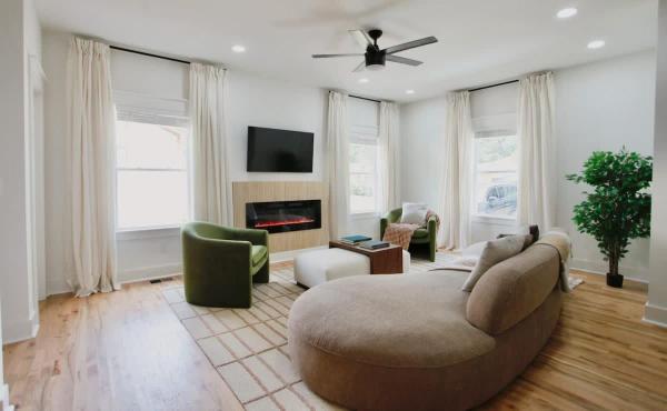 På billedet ses objektet Picturesque Getaway 7BR, Hot tub, Mins to Downtown beliggende i byen Atlanta.