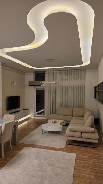 Sam's Penthouse in Pristina - with parking garage, Prisztina