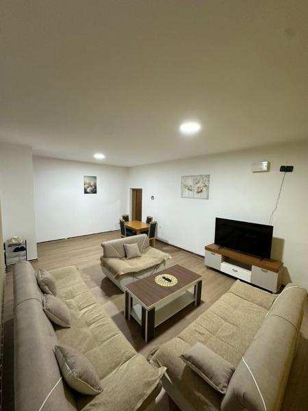 Op de foto is het object Apartmani Samardzic te zien, gelegen in de stad Donji Podgradci.