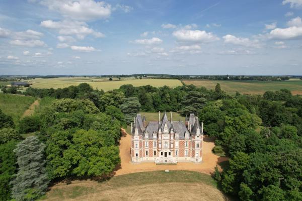 Nella foto è visibile l'oggetto Chateau de Resteau Haut de Gamme 15 pers situato nella città di Maigné.
