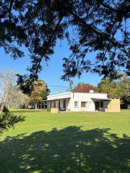 写真にはメルセデス市にあるCasa de campo en Mercedes, Bs Asが写っています。