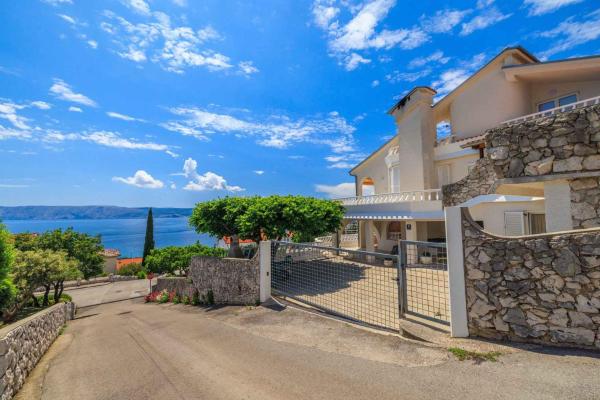 Apartments In Novi Vinodolski 39102 - Klenovica