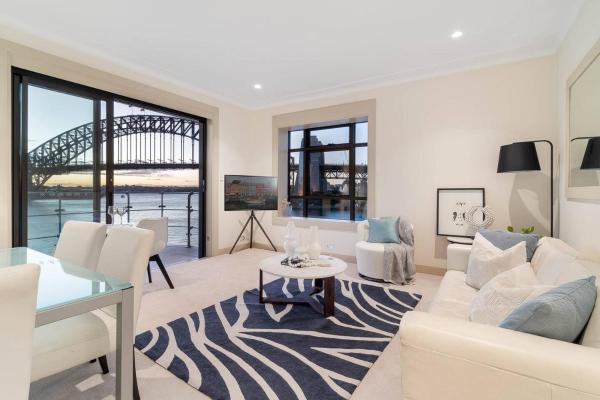 Zdjęcie 1: Reflections - World Class 360 Harbour Views!