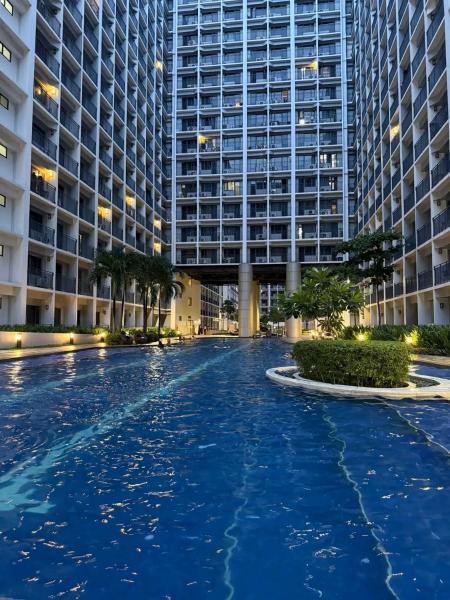 Cityscape staycation, Manila