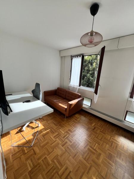 Auf dem Foto ist das Objekt Charming Courtyard Flat - Scandinavian & Central in der Stadt Genf zu sehen.