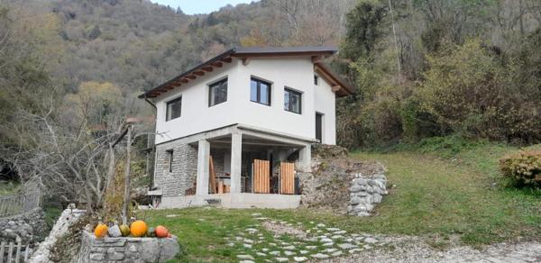 A la foto es mostra l'objecte Počitniška hiška v grapi situat a la ciutat de Tolmin.
