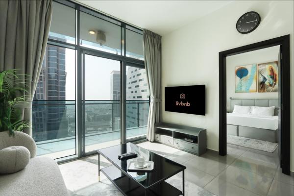 På billedet ses objektet Livbnb Suites - Bright 1 BR Suite in Merano Tower beliggende i byen Dubai.