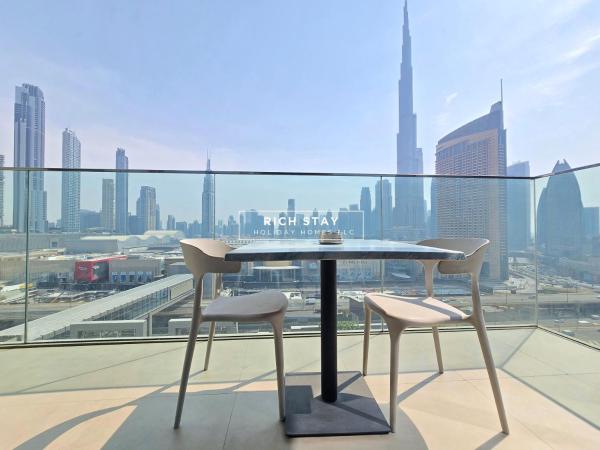På billedet ses objektet Premium 3BR plus Maids Burj Khalifa & Dubai Mall view beliggende i byen Dubai.