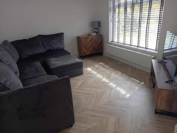 A la foto es mostra l'objecte 3-Bedroom home - TV in every room - Free parking - ideally located in Swansea situat a la ciutat de Sketty.