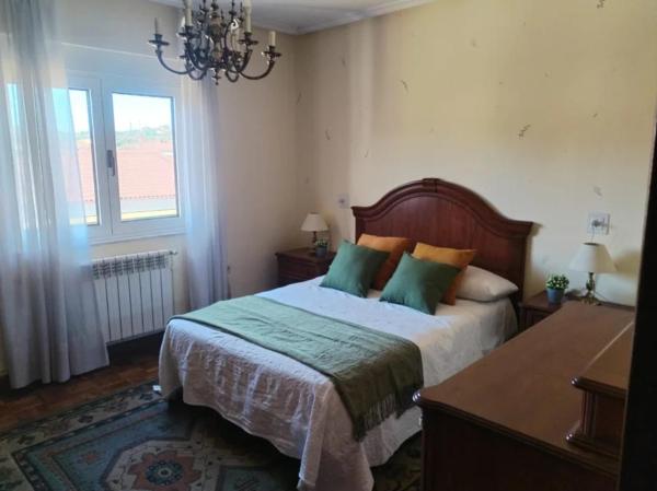 Na zdjęciu widoczny jest obiekt Piso Asturias Centro położony w mieście Ciaño.