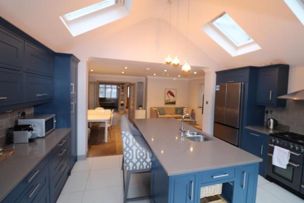 Nella foto è visibile l'oggetto Ascot stunning and modern 4 bedroom town house with 156 sq ft garden office 28 situato nella città di Ascot.