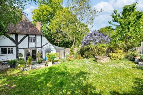 A la foto es mostra l'objecte Perfect Booking The Buttery 500 Year Old Cottage situat a la ciutat de Bearsted.